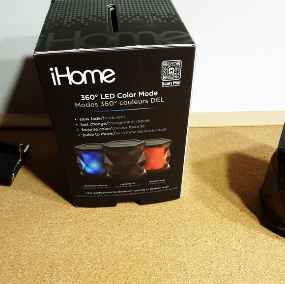 IHome color changing speaker & selfie stick - Picture 4 of 5